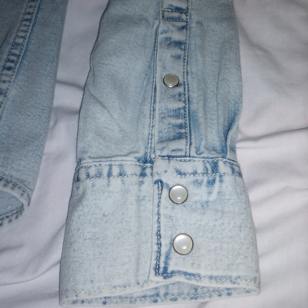 Levi's jean jacket. - Picture 10 of 13